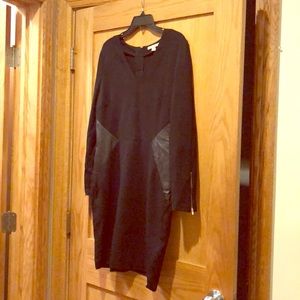 Banana Republic - Long sleeved black dress